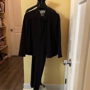 Classic navy blue suit for women. Size 18W. Two pieces.